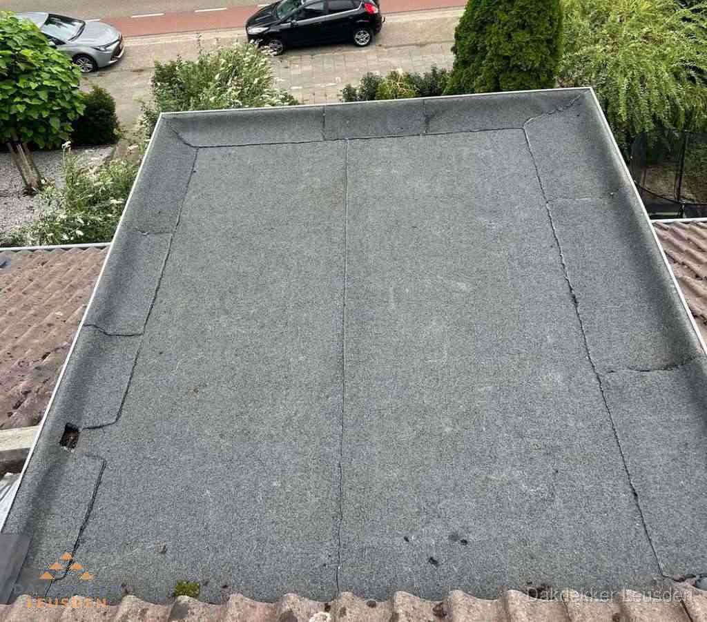 Dakbedekking schuur met bitumen in Leusden Dakbedekking schuur met bitumen in Leusden