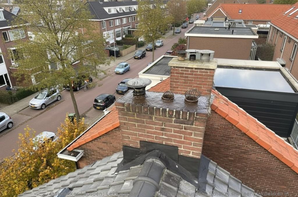 Lekkage aan de schoorsteen Leusden? Schakel snel een dakdekker in